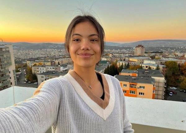 emma raducanu testata pozitiv pentru covid 19 nu va participa la turneul demonstrativ de la abu dhabi