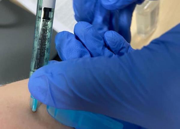 povestea romancei voluntar in studiul pentru un vaccin covid silvia campeanu s a oferit voluntar dupa ce tatal ei a fost rapus de covid