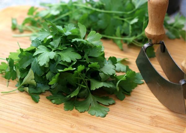 planta din gradina care ar fi bine sa o mananci de sarbatori are multa vitamina c decat sucul de lamaie