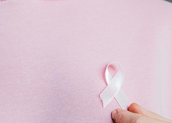 cancerul ovarian 5 simptome pe care sa nu le ignori