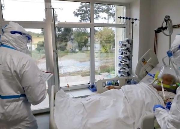 riscul de spitalizare al variantei omicron este de o treime fata de delta primul semn de optimism si vaccinurile sunt eficiente analiza