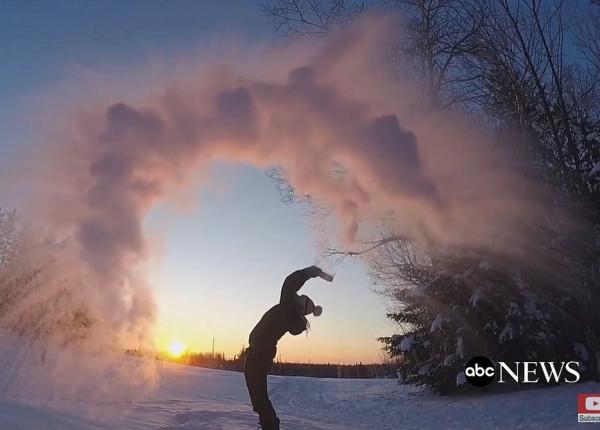 care ingheata mai repede apa fierbinte sau apa rece video