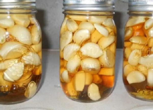 usturoi crud si miere reteta ciudata care te ajuta sa slabesti si sa ti detoxifici organismul usturoi crud si miere reteta ciudata care te ajuta sa slabesti si sa ti detoxifici organismul