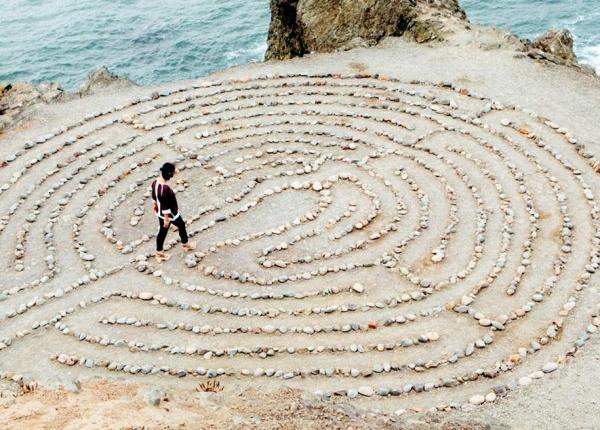 de ce repetam aceleasi greseli si aceleasi tipare psiholog tanasescu asta nu inseamna ca suntem masochisti