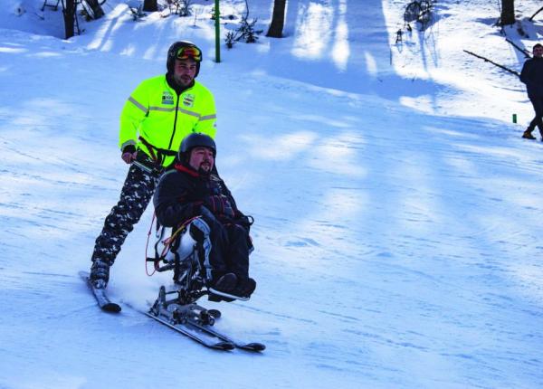 robert veres tanarul din scaunul cu rotile pe partia de schi nu am crezut ca vreodata voi avea sansa sa schiez foto video
