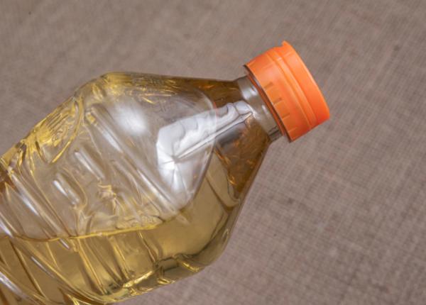 alimentele de baza vandute cu ratia mesajul zilei intr un supermarket