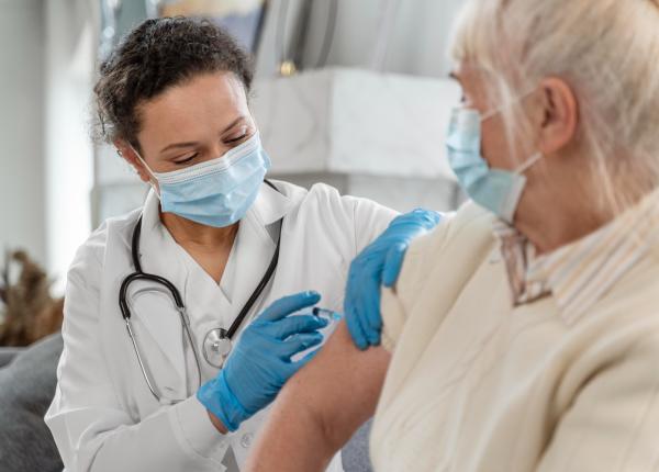 ce se va intampla cu cei care nu s au vaccinat dar au trecut prin covid dina pfizer