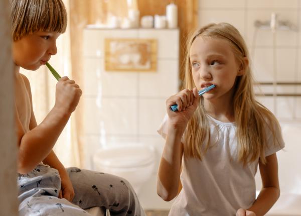 periuta de dinti electrica sau simpla ce alegem pentru copii arina vinereanu nu e cum se asteapta cei mici