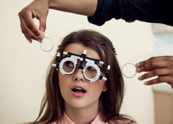 cum stiu ca am nevoie de ochelari de vedere