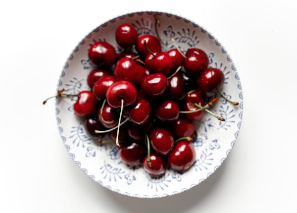 4 efecte ale consumului de visine te mentin