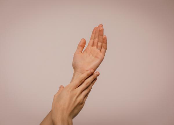 4 trucuri pentru a scapa de pielea uscata