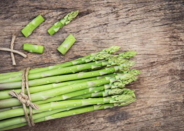 sparanghelul bogat in folat deficitul acestuia este asociat cu dementa si mortalitatea