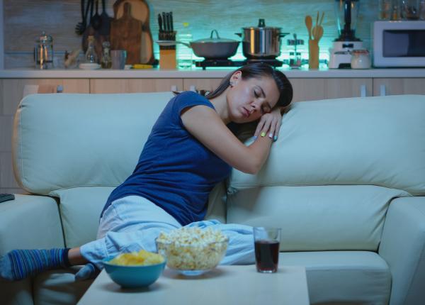 ce se intampla daca dormi cu lumina aprinsa sau cu televizorul pornit