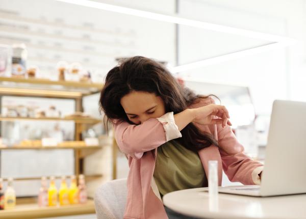 simptomul care face diferenta intre gripa covid si viroza