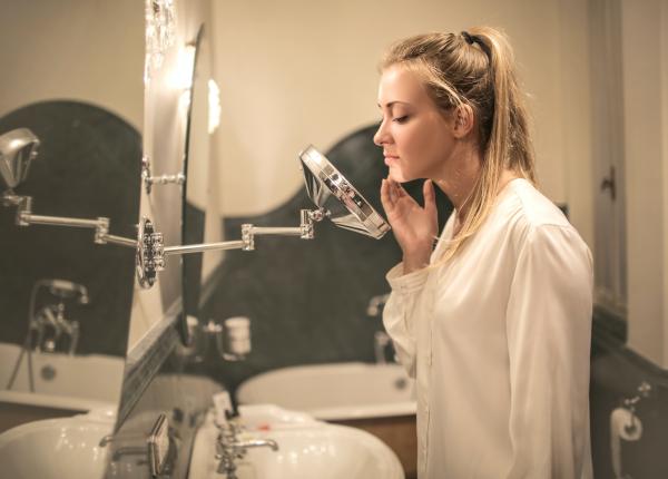 acneea la adulti determina anxietatece sunt microcomedoanele