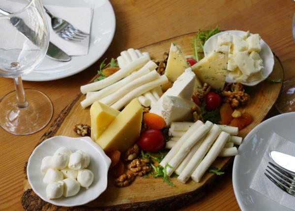 care este portia corecta de branzeturi