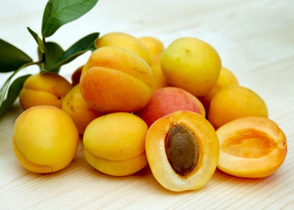 fructele bogate in antioxidanti care confera stralucire tenului