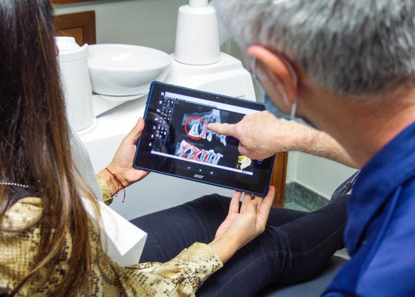 retractia gingivala cauze simptome diagnostic tratament pierderea dintilor