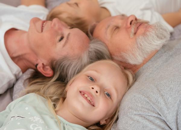 rolul bunicilor in dezvoltarea copiilor mai important decat