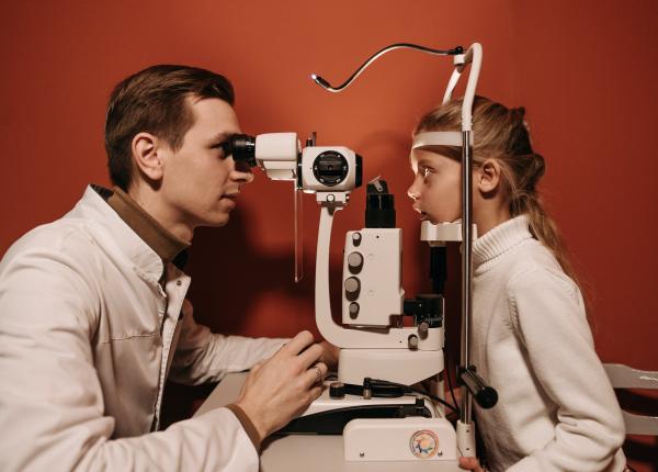 cum se poate corecta miopia si cand se recomandata operatia cu laser