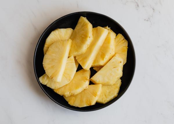 7 motive pentru a consuma mai mult ananas poate fi mancat la orice masa de dimineata pana seara