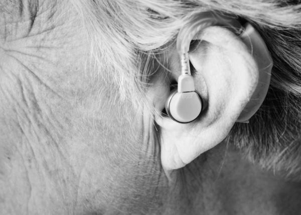 de ce ne pierdem auzul odata cu varsta stria vascularis vinovata