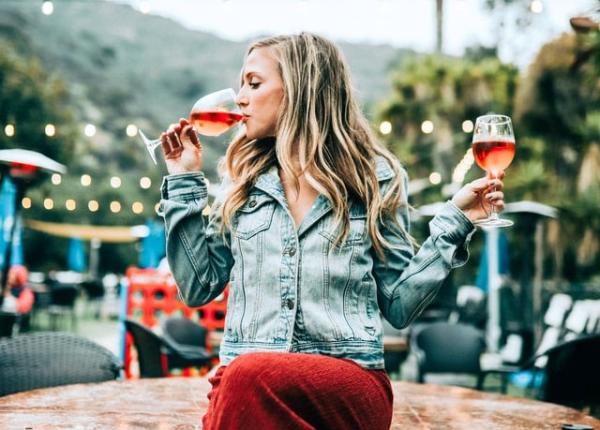 consumul de alcool in sezonul cald pericol pentru silueta dr serban damian ne saboteaza dieta