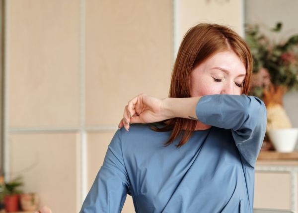 de ce inchidem ochii cand stranutam implica mai mult decat expulzarea aerului