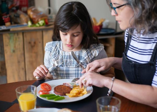 care este portia de mancare a copiilor dupa varsta nutritionist nu trebuie fortati