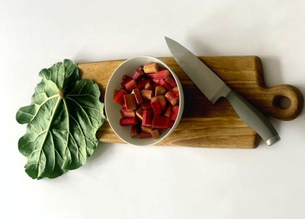 rubarba si beneficiile sale contine 25prc din necesarul de vitamina k luptatoarea impotriva dementei