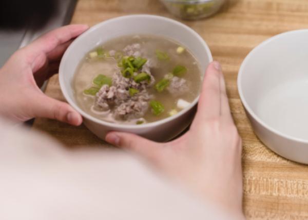 suma alocata pentru mancare in spitalele de stat s a dublat de la 11 lei pentru trei mese pe zi s a ajuns la 22 lei