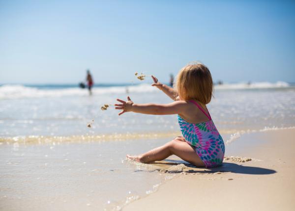 expunerea copiilor la soare periculoasa medic sub varsta de 6 luni nu este recomandat expunerea directa la soare