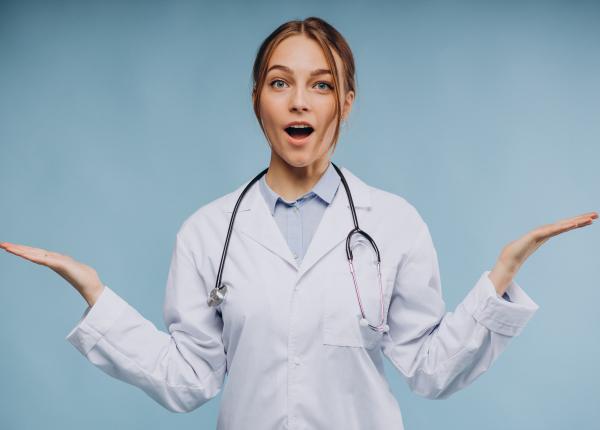 revolta la spitalul judetean calarasi asistentele au primit interzis la tinute sexy fuste scurte si unghii colorate li se vedea lenjeria intima pacientii ieseau dupa ele