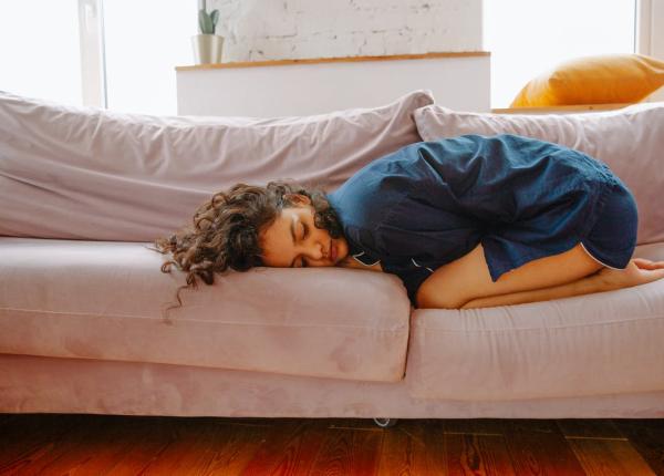 efectele secundare post covid insomnia si tulburarile menstruale se afla printre ele