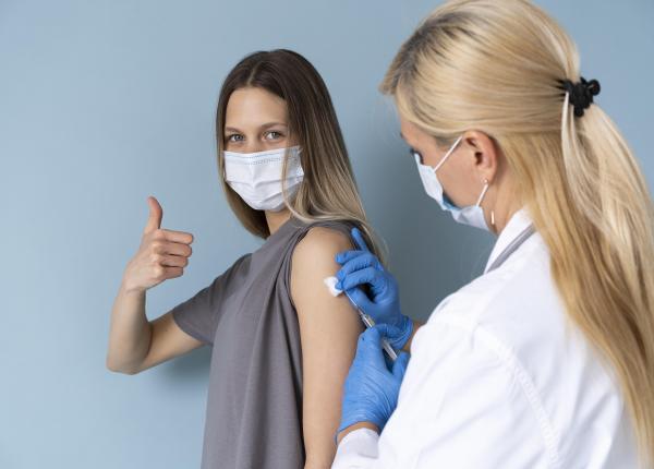 vaccinurile covid arn mesager nu cauzeaza probleme menstruale studiile ema neaga ferm amenoreea la femei