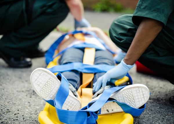 ce sa faci in caz de accident rutier primele masuri de prim ajutor tine minte metoda priveste simte asculta respiratia