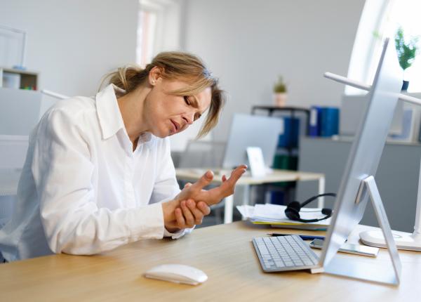 de ce ne amortesc mainile boli tratament afectiune