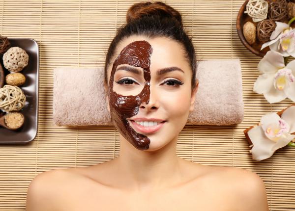 de ce sa ti dai cu ciocolata pe fata 4 efecte masca acasa