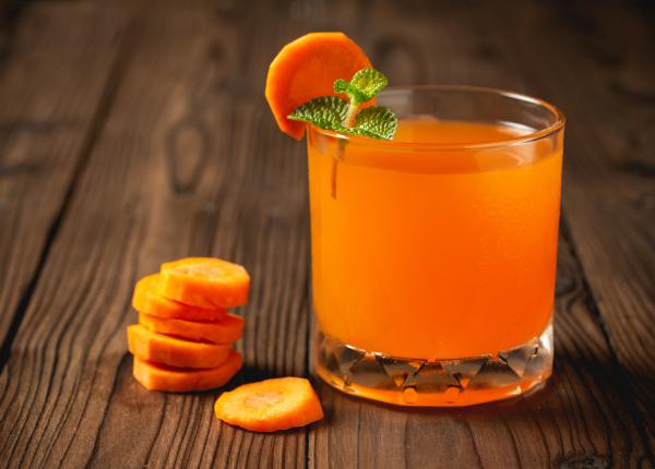 sucul de morcovi 8 beneficii impresionante bolile la care ajuta s a demonstrat ca distruge leucemia