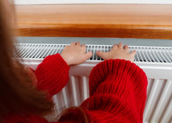 mainile si picioarele reci semn al unei boli femeile mai afectate decat barbatii