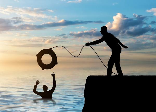 cum actionezi in caz de inec prima grija trebuie sa fie siguranta salvatorului apoi scoaterea rapida a victimei din apa