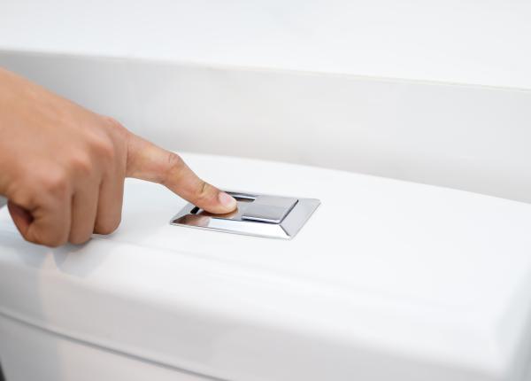 6 greseli de igiena pe care sa nu le mai faci niciodata greseala uriasa pe care o faci cand tragi apa la wc