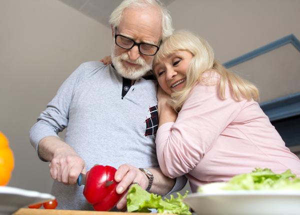 varstnicii cerinte nutritionale speciale atentie la tratamentele naturiste