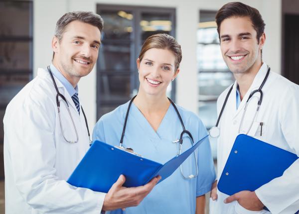 medicii romani impinsi sa plece din tara din cauza salariilor facem radiologi foarte buni nu avem puterea sa i tinem