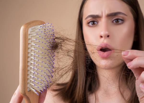 caderea parului tratament pe viata mihai motora poate sa inceapa chiar din adolescenta la 25 30 de ani deja isi face simtita prezenta si chelia este un pic mai grava