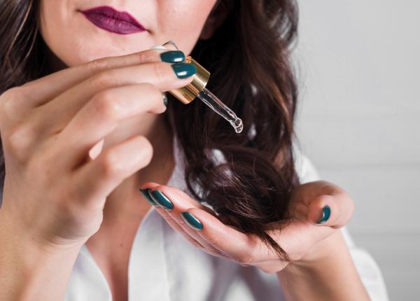 solutia minune pentru par aplici 20 de mililitri timp de 8 secunde