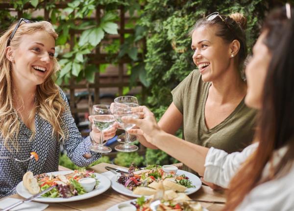 5 reguli de baza pentru mentinerea siluetei in vacanta nutritionist aerul de mare ne provoaca foamea