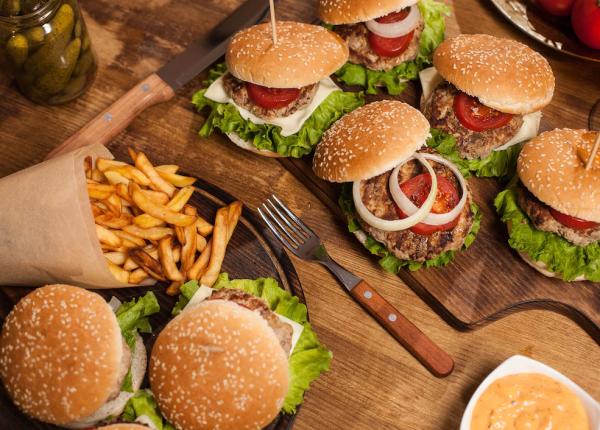 alimentele ultraprocesate asociate cu dementa un meniu de fast food consumat zilnic crestere a riscului cu 28prc