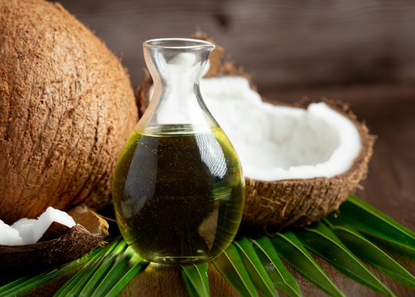 uleiul de cocos nesanatos bilic decat inghitit mai bine pe piele o sa mirositi delicios si apetisant ca o prajiturica