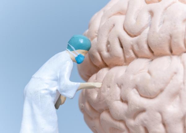 vlad ciurea povestea primului pacient pe care l a operat prin neuronavigatie am intrat 3 centrimetri in creier eram ingrozit i am zis voi face tot posibilul sa pleci pe picioare